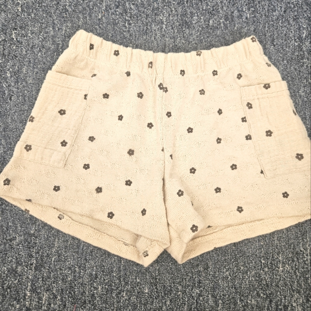 Zara 3-4T knit shorts with flowers and side pockets